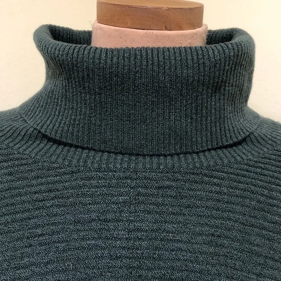 SOLD Kuhl Solace Sweater Size Large Dark Green Ribbed Turtleneck Pullover - Picture 3 of 14